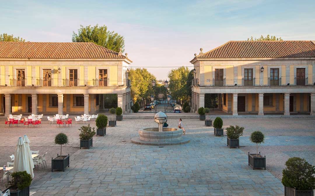 Brunete en el salón inmobiliario