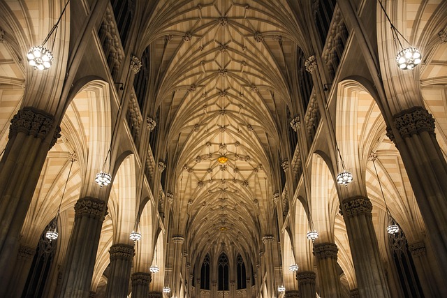 INterior de una catedral